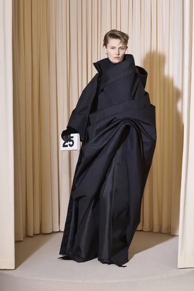 Look 25